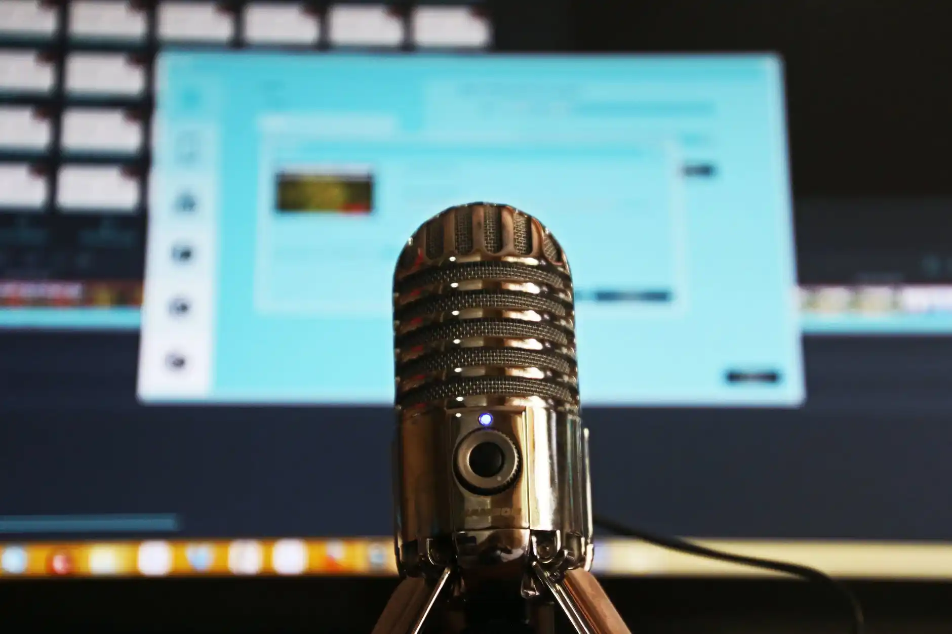 photo of a microphone with built-in camera and lighting